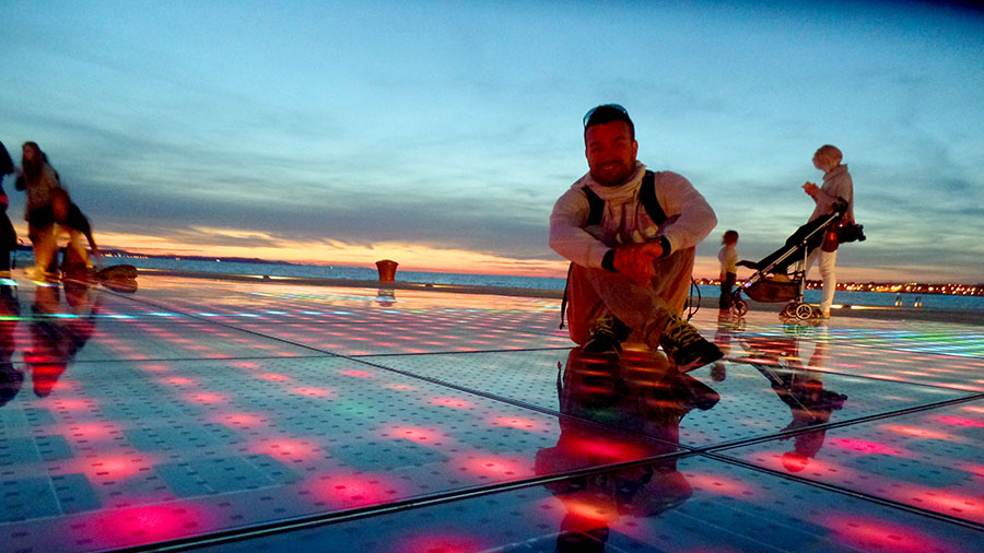 Ao lado do Sea Organ, você encontra os paineis solares do monumento de agradecimento ao sol em Zadar.