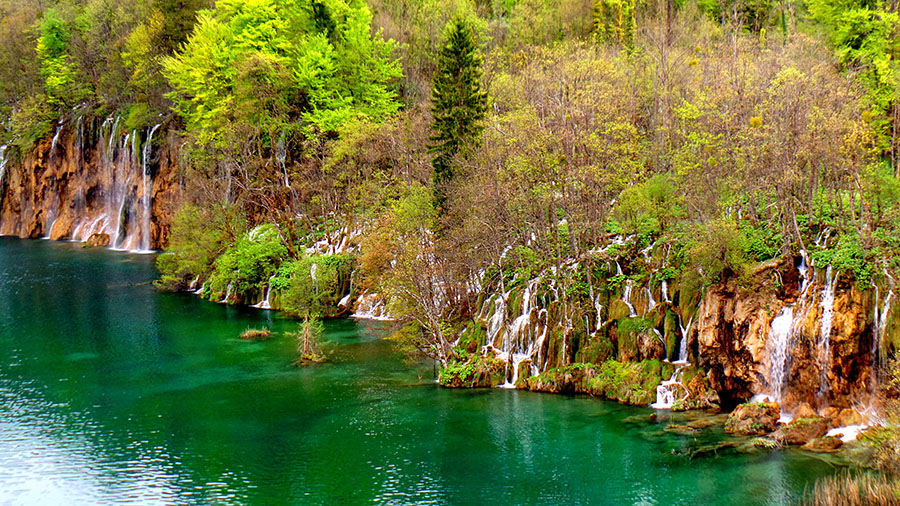 Os lagos Plitvice são o cartão postal da Croácia.