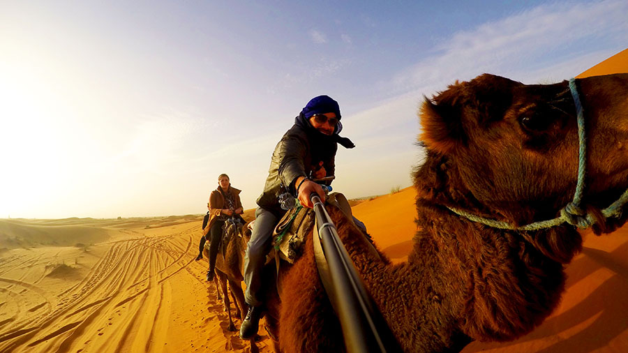 Selfie com o meu amigo camelo durante o passeio pelo Saara
