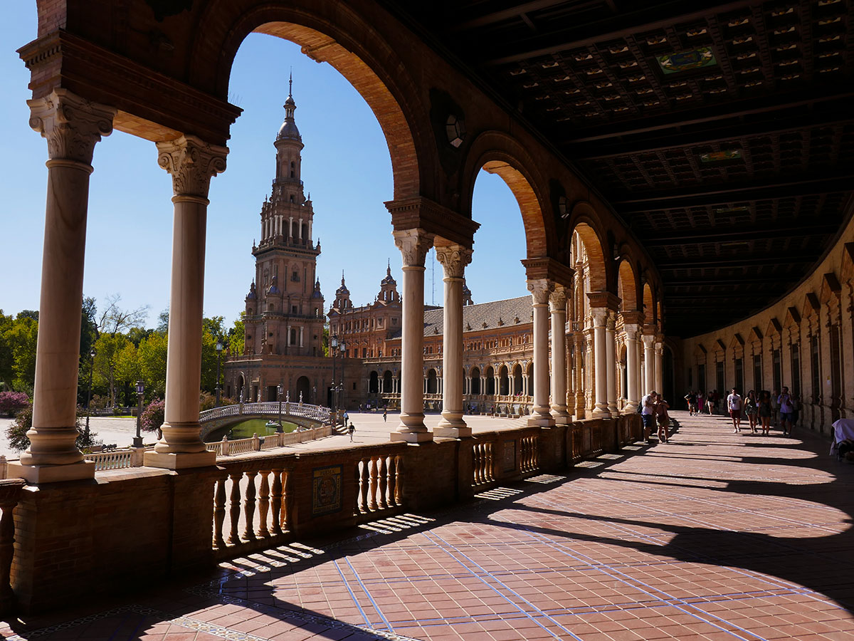 Bairros de SevilhaÇ Santa Cruz, Alameda, Macarena, Arenal e Triana